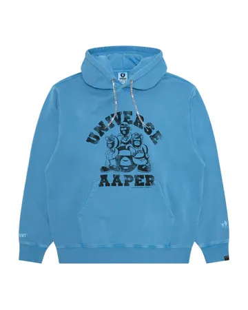 등판에 UNIVERSE AAPER 그래픽이 프린트된 파란색 후드티